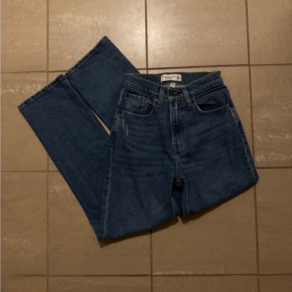 Abercrombie & Fitch Curve Love Ultra High-Rise 90’s Straight Leg Jeans 23/000XS